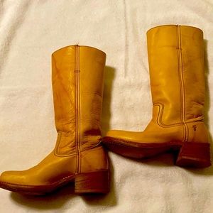 Banana Frye campus pull on boots … barely worn
